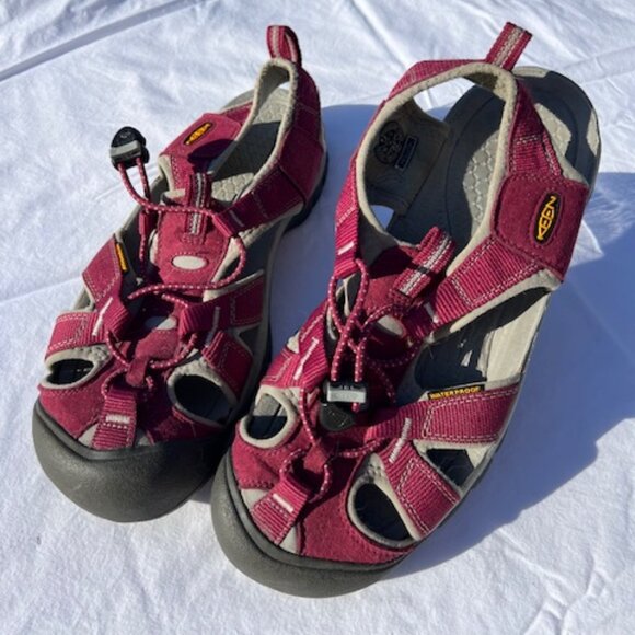 Keen Venice Closed Toe Waterproof Sandals, Women, 9.5, Wine/Maroon - Picture 1 of 4